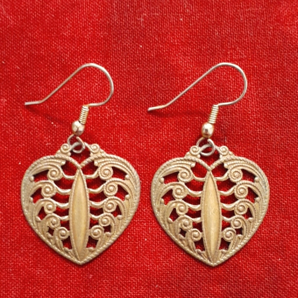 🍁3/$25 SALE! 👉*VTG* FILIGREE HEART EARRINGS